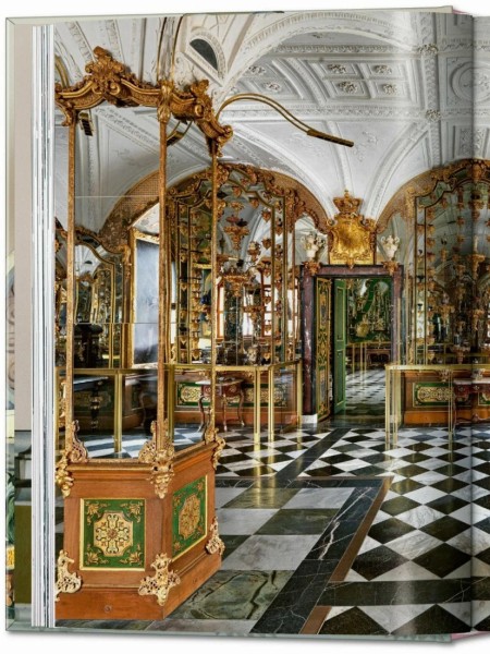 Фото Cabinet of Curiosities