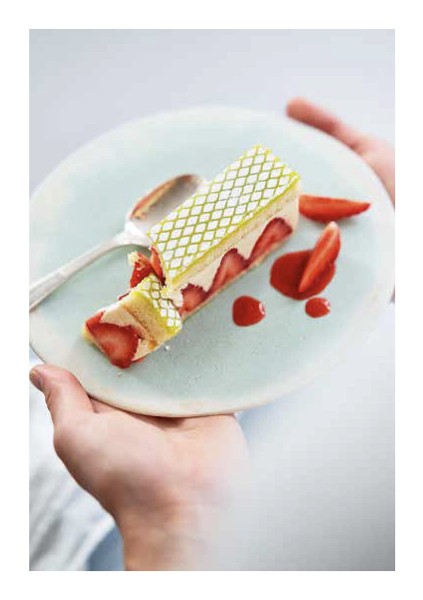 Фото French Pastries and Desserts by Lentre. More than 200 Classic Recipes